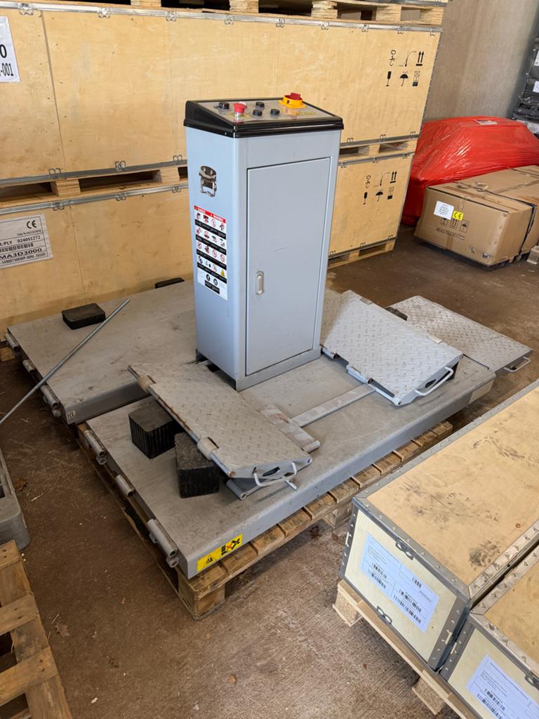 Dama isotech dorpelschaar hefbrug 4000KG 1.90m, Ophalen, Zo goed als nieuw
