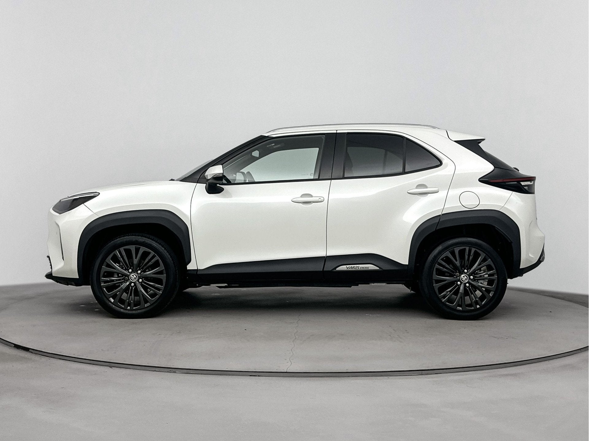 Toyota Yaris Cross 1.5 Hybrid Executive Limited | Head Up Di, Auto's, Automaat, 12 maanden, Gebruikt, Wit