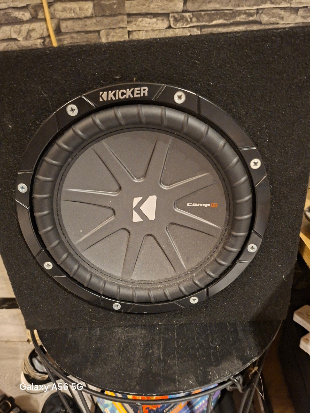 Kicker CompR Subwoofer in behuizing, Ophalen, Gebruikt
