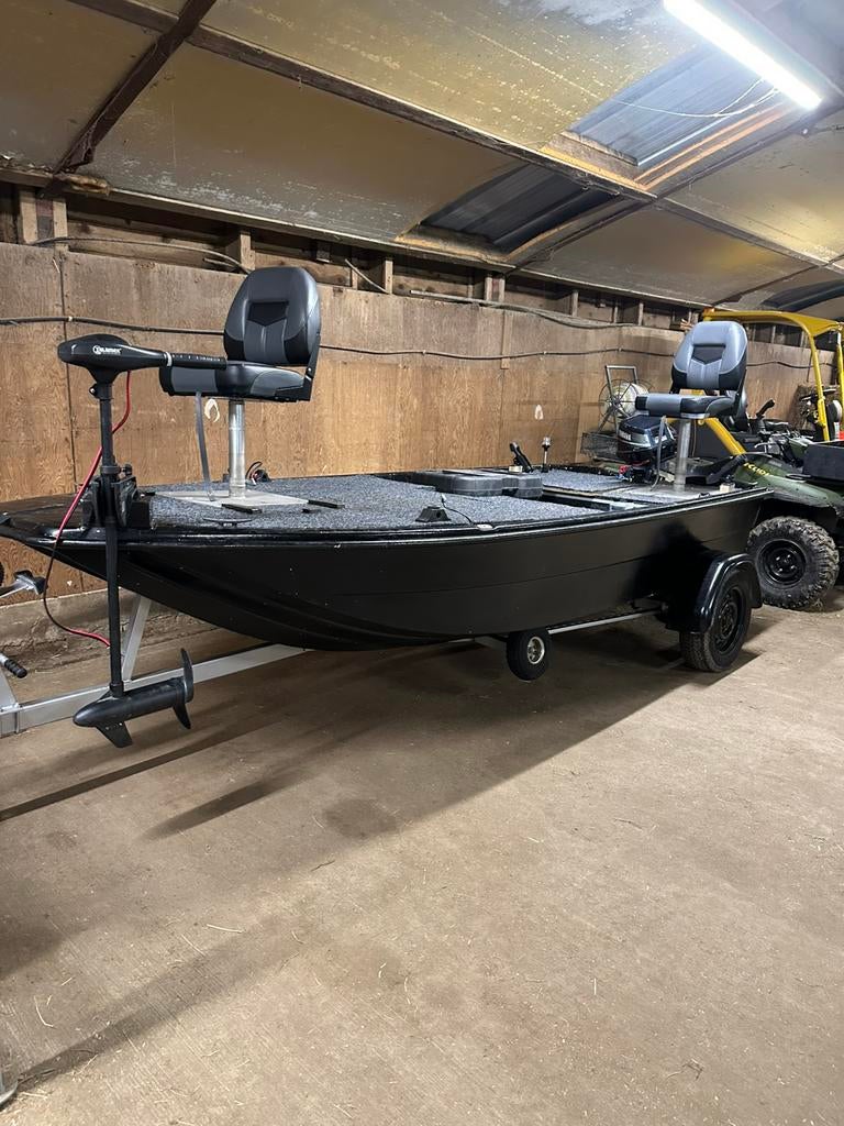 Vis boot inclusief trailer, Watersport en Boten, Vis- en Consoleboten, Ophalen, 10 tot 30 pk, Zo goed als nieuw, Buitenboordmotor