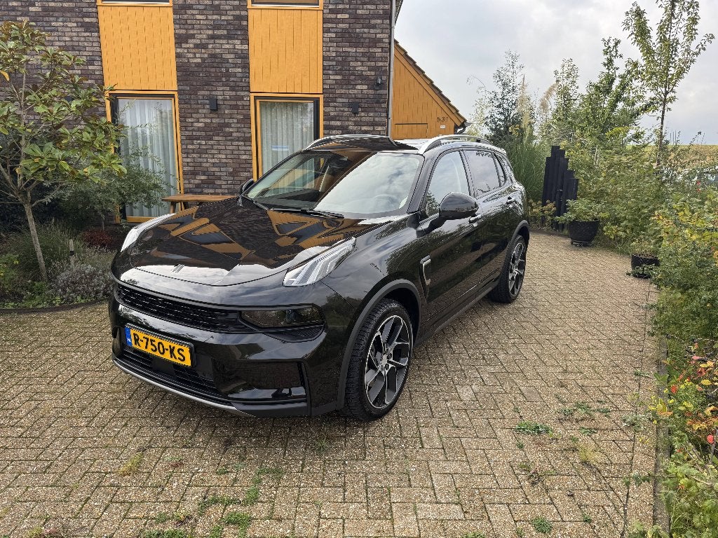 Lynk & Co 1.5TD 261pk Phev 7DCTH 2022 Zwart, Auto's, Stof, 1800 kg, 1854 kg, Dealer onderhouden