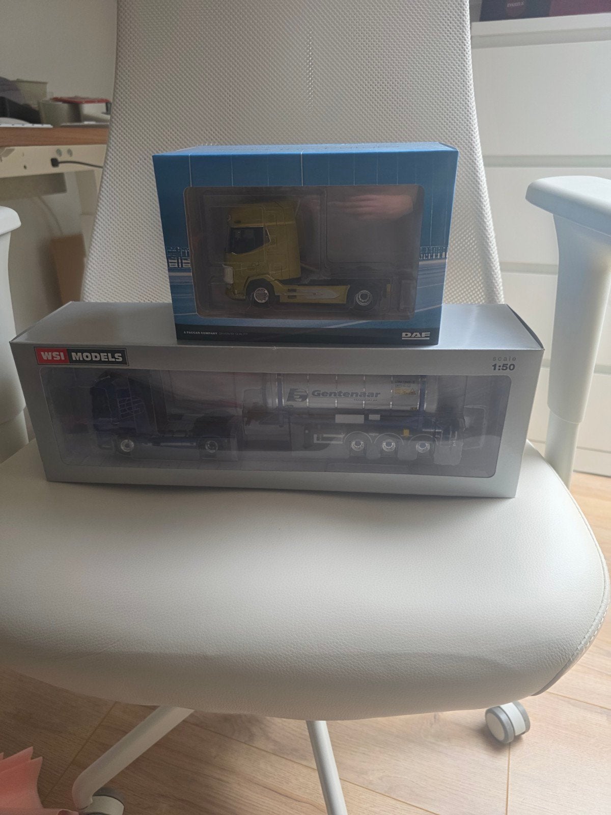 SALE! 2 WSI Models DAF en Volvo vrachtwagen schaalmodellen, Ophalen of Verzenden, Nieuw, Bus of Vrachtwagen, Wsi