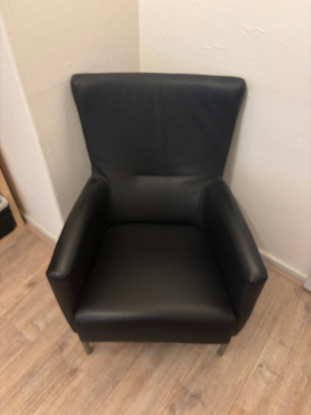 Mooie zwarte fauteuil te koop!, Huis en Inrichting, Fauteuils, Ophalen, Zo goed als nieuw, 50 tot 75 cm, Leer