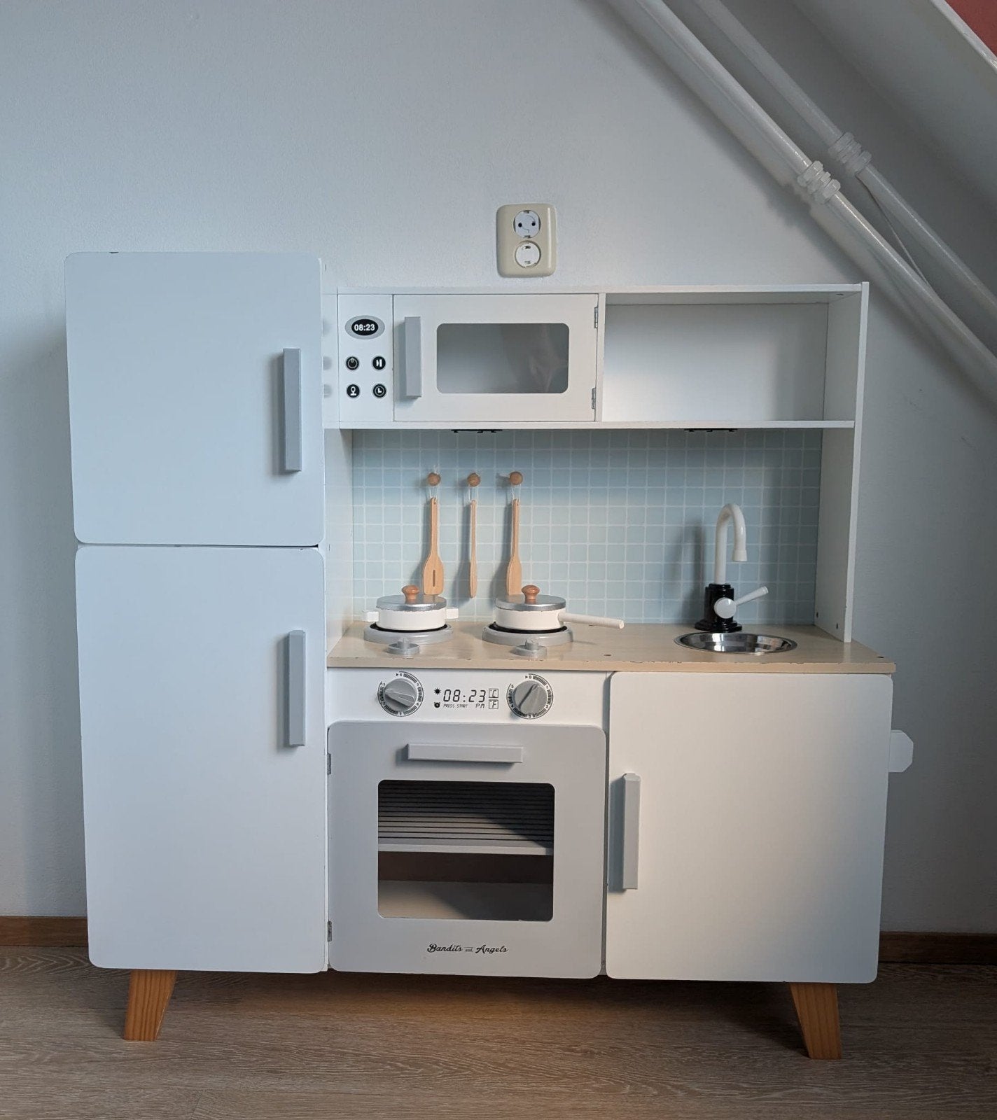Grote houten speelkeuken Bandits Angels, Kinderen en Baby's, Speelgoed | Houten speelgoed, Ophalen, Gebruikt, Meubelstuk of Keukentje