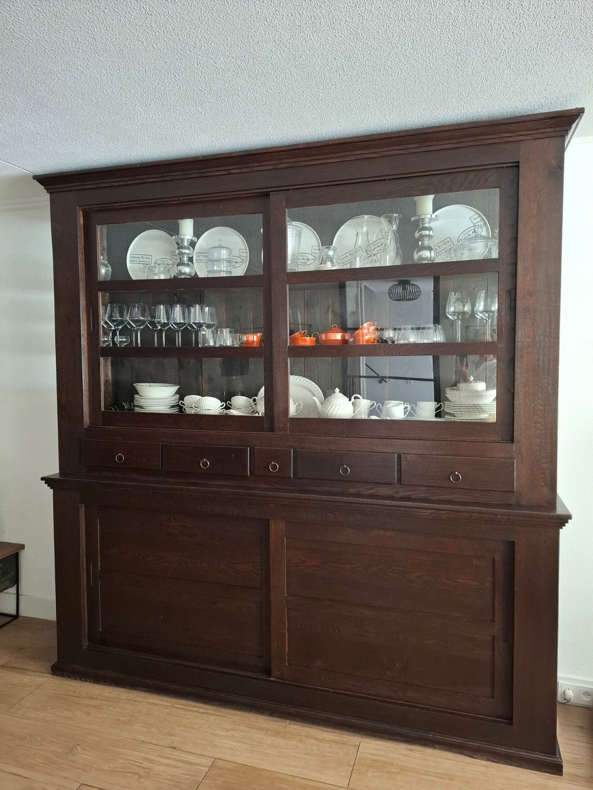 Massief houten winkelkast met schuifdeuren, Ophalen, Gebruikt, Met deur(en), 200 cm of meer