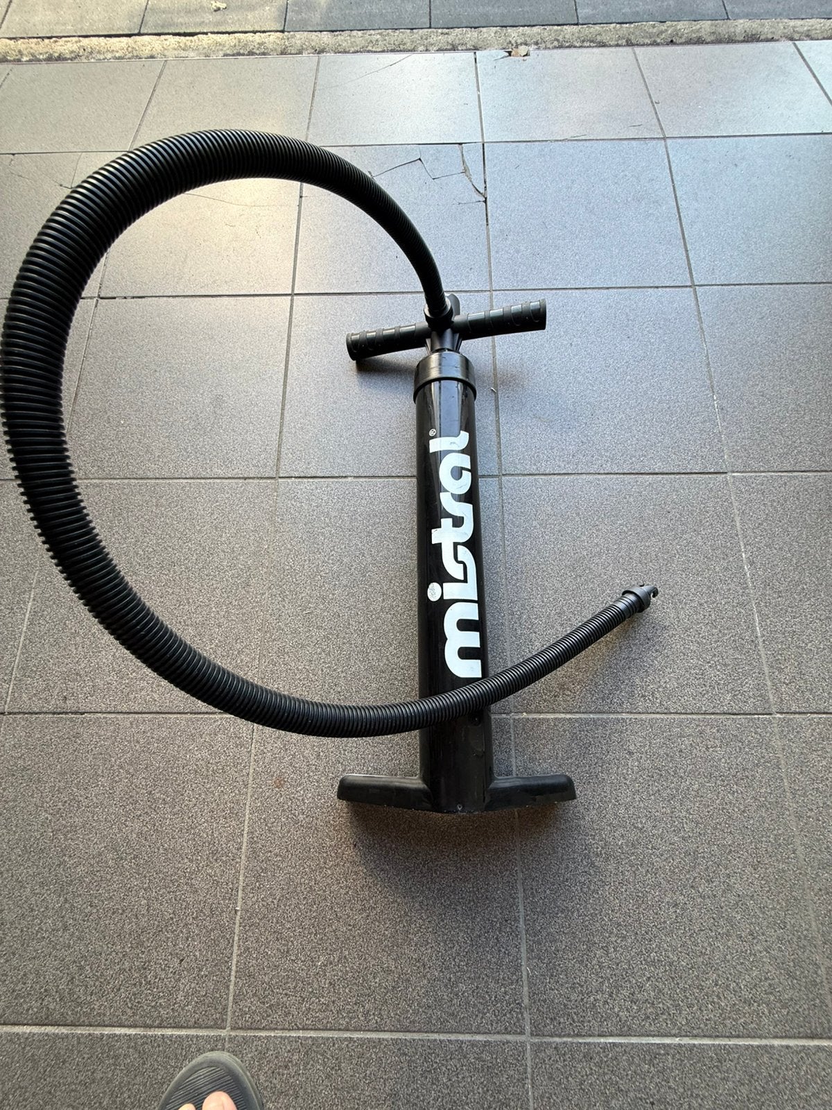 Sup pomp Mistral, Watersport en Boten, Ophalen, Zo goed als nieuw, SUP-accessoire