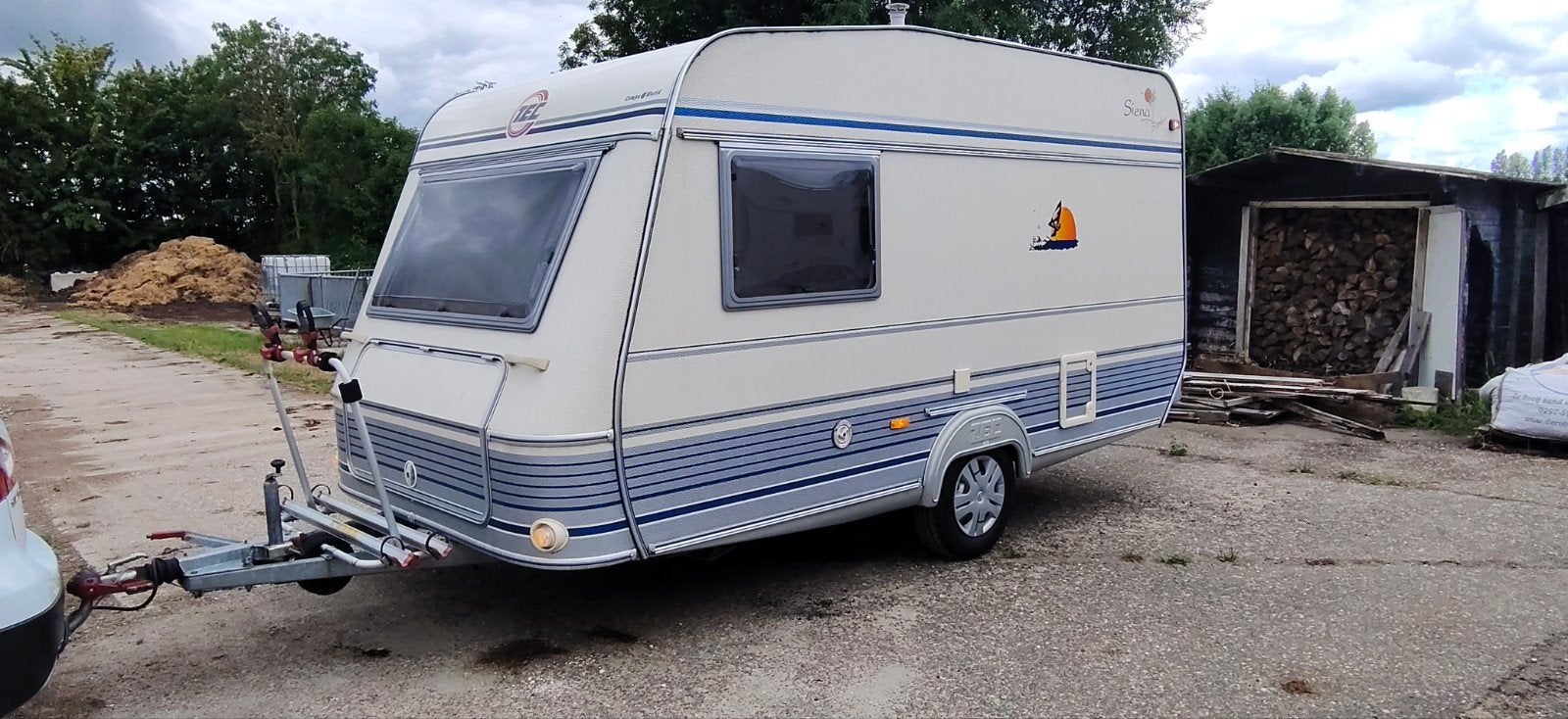 TEC Siena Saphir Caravan uit 1999 met opblaasbaretent, Caravans en Kamperen, Caravans, Standaardzit, T.E.C., Particulier, Schokbreker