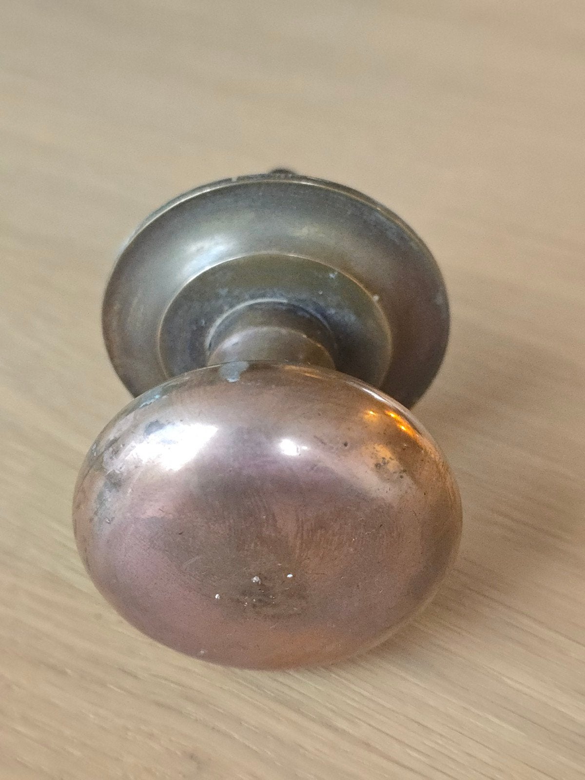 Antieke koperen buiten deurknop. Poignée de porte en laiton, Ophalen of Verzenden, Koper
