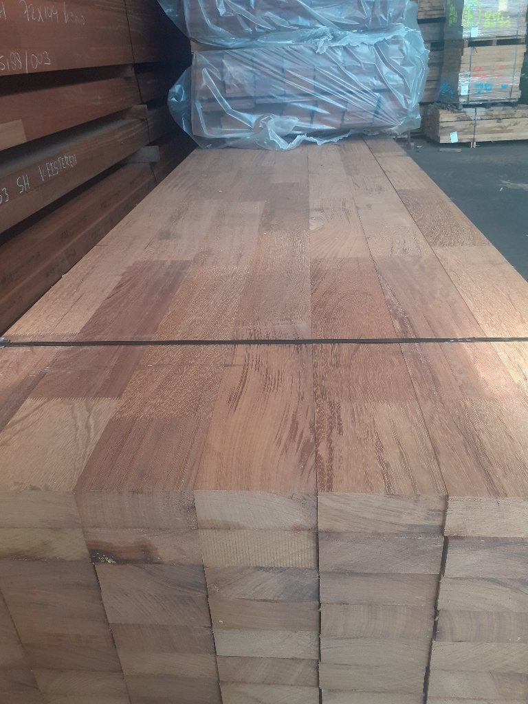 Iroko kozijnhout 2e keus lengte 590 cm - 7 kopmaten Op=Op, Ophalen of Verzenden, 250 cm of meer, Balken, Hardhout