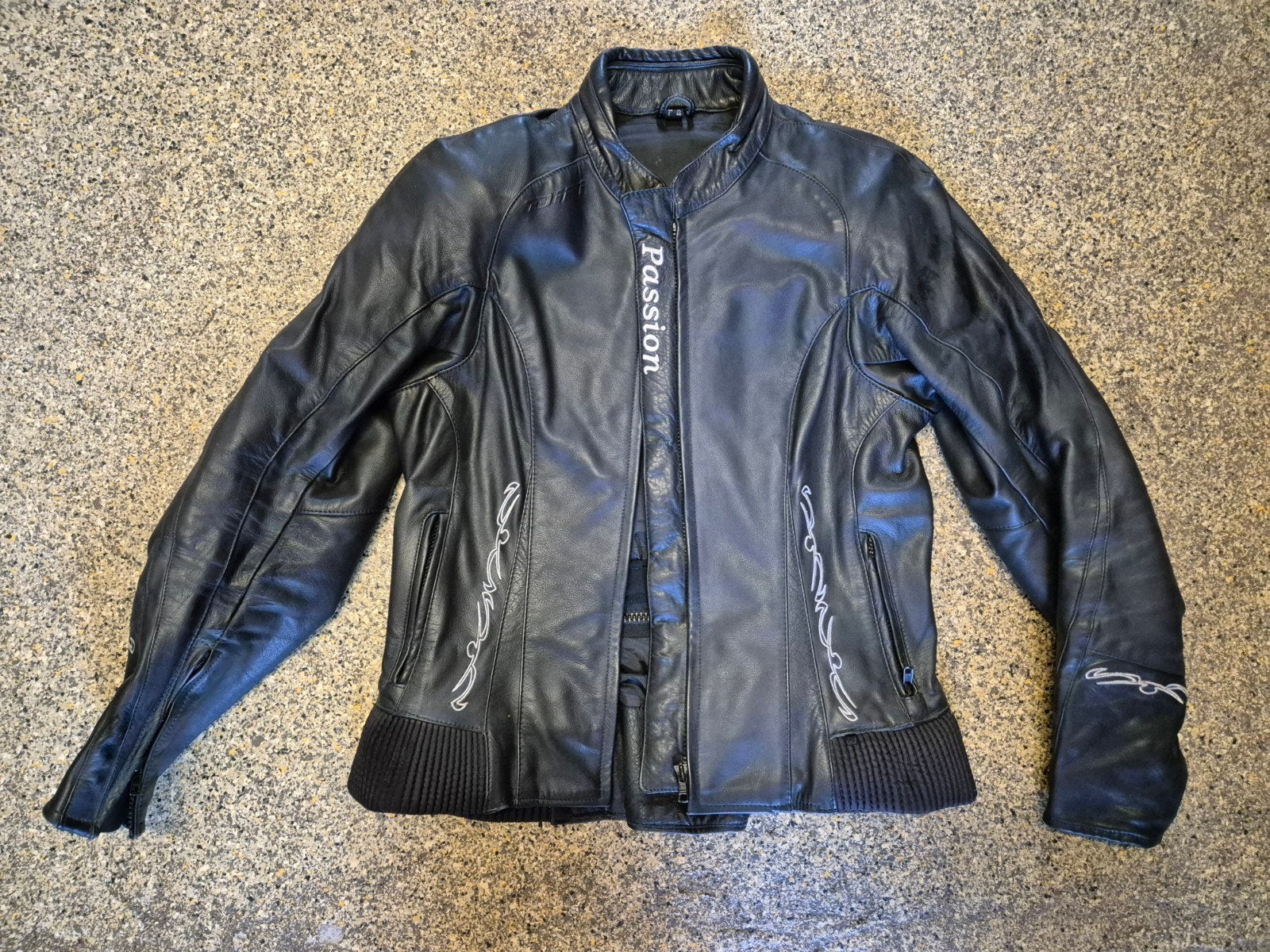 Leren Dames Motorjack Maat S - Zwart met Witte Details, Passion, Zwart, Ophalen of Verzenden, Zo goed als nieuw
