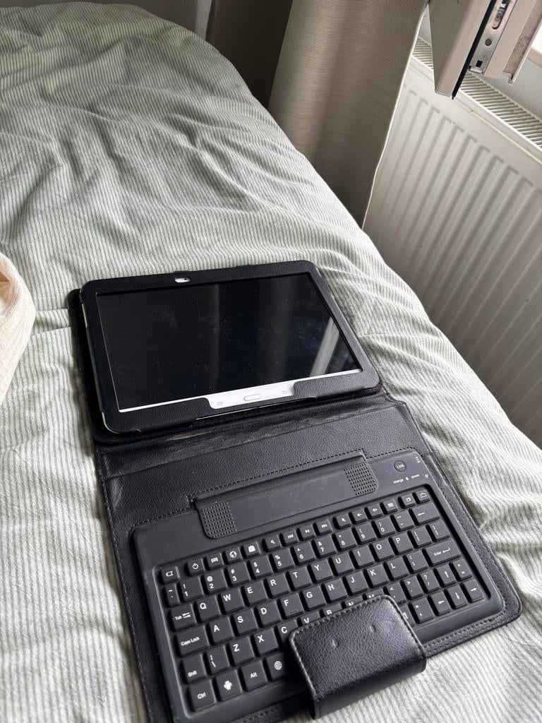 Samsung Galaxy Tab 4 (10.1 inch) 2014 met hoes & toetsenbord, Ophalen of Verzenden, Zo goed als nieuw