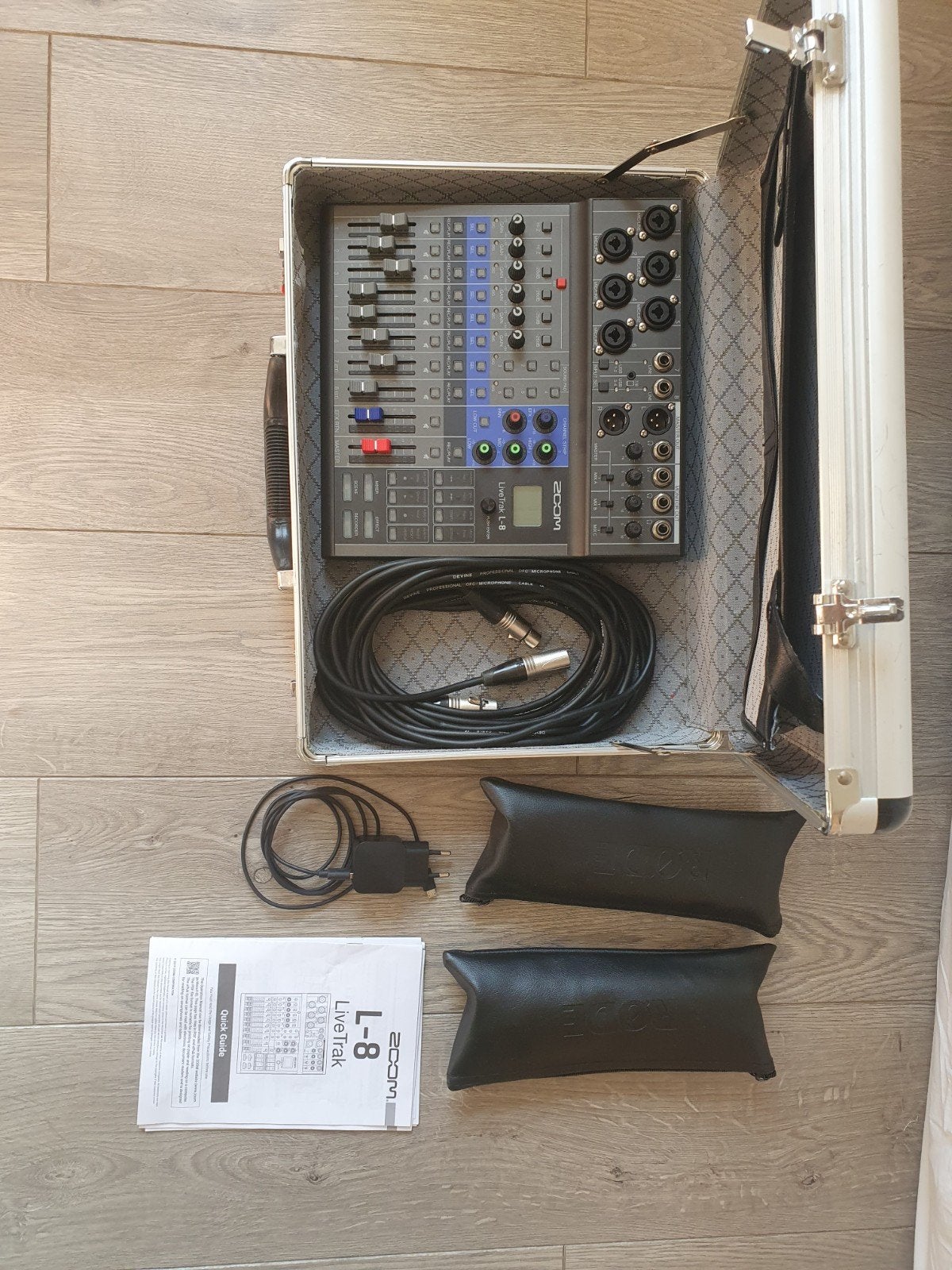 Zoom L-8 LiveTrak + 2x RØDE PodMic + draagkoffer, Muziek en Instrumenten, Mengpanelen, Ophalen, Zo goed als nieuw, 5 tot 10 kanalen