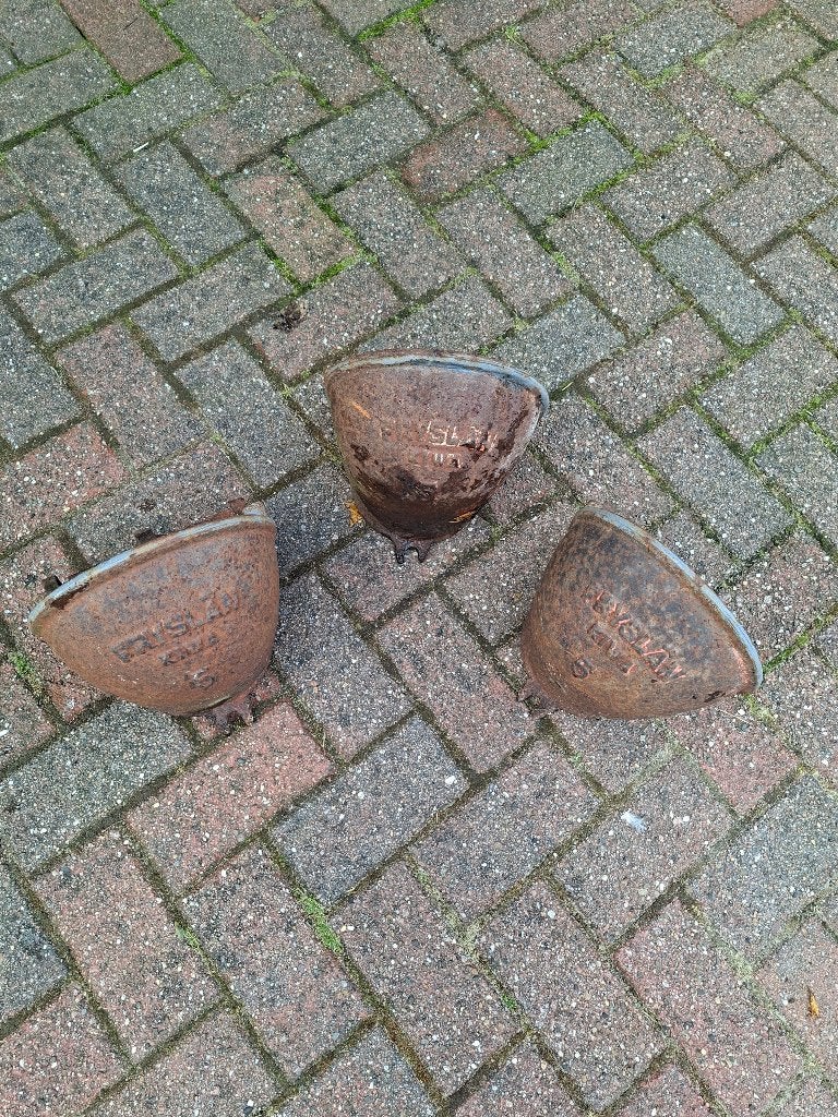 3 Oude fryslân voerbakken, Ophalen