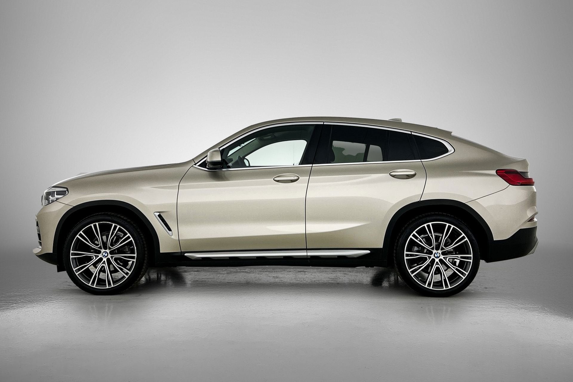 BMW X4 XDrive20i High Executive (Dealer Onderh, Navi, Head-u, Automaat, Euro 6, 2000 kg, X4
