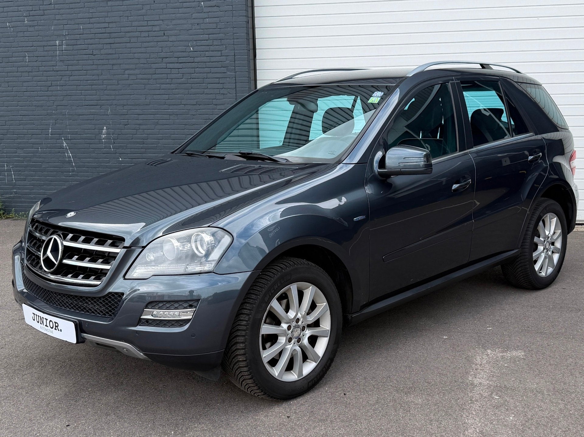 Mercedes-Benz M-klasse 300 CDI BlueEFFICIENCY DEALERONDERHOU, Auto's, Automaat, Gebruikt, Zwart, 255 €/maand