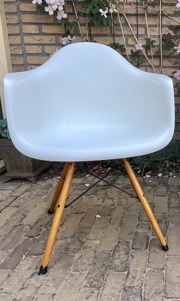 Vitra Eames DAW stoel, Huis en Inrichting, Stoelen, Ophalen, Kunststof, Gebruikt, Wit