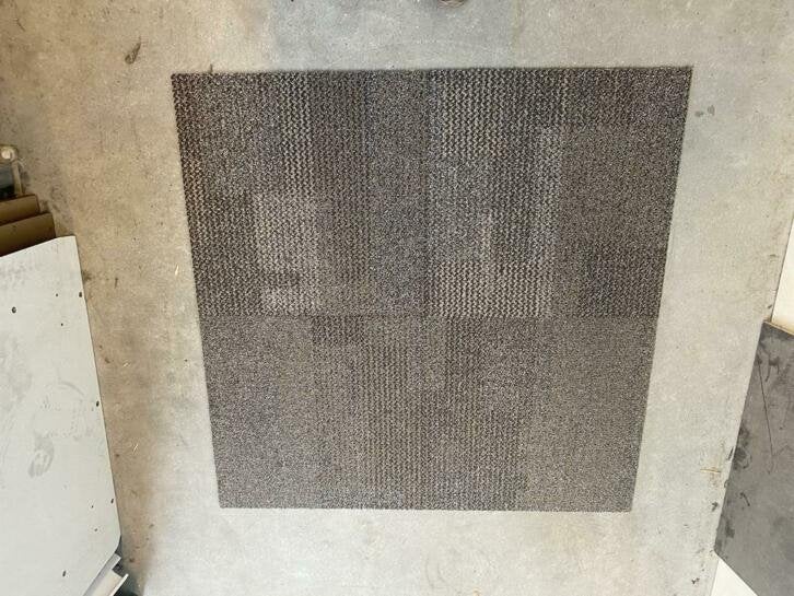 Taupe kleur tapijttegels zo goed als nieuw per stuk ?2,-, 75 m² of meer, Niet ingevuld, Zo goed als nieuw, Tapijttegels