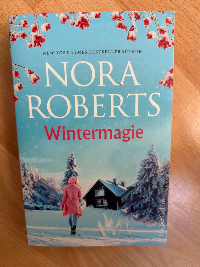 Nora Roberts - Wintermagie, Boeken, Literatuur, Zo goed als nieuw, Ophalen of Verzenden