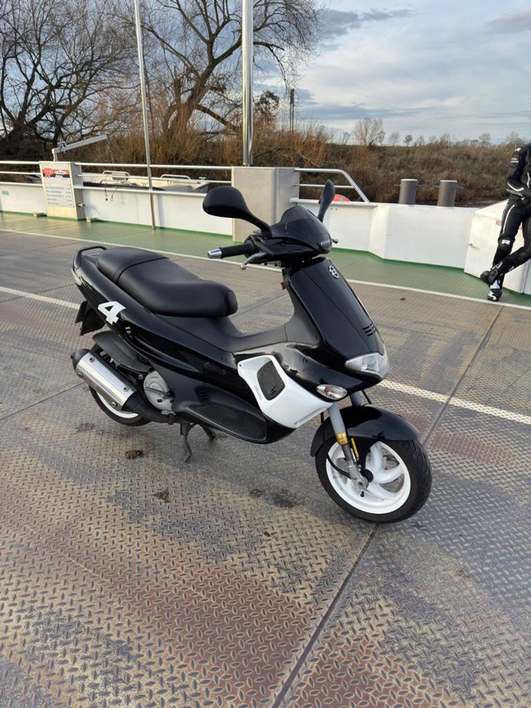 Gilera Runner 180cc SP DD - Bouwjaar 2000, Ophalen, Zo goed als nieuw, Blok, Gilera