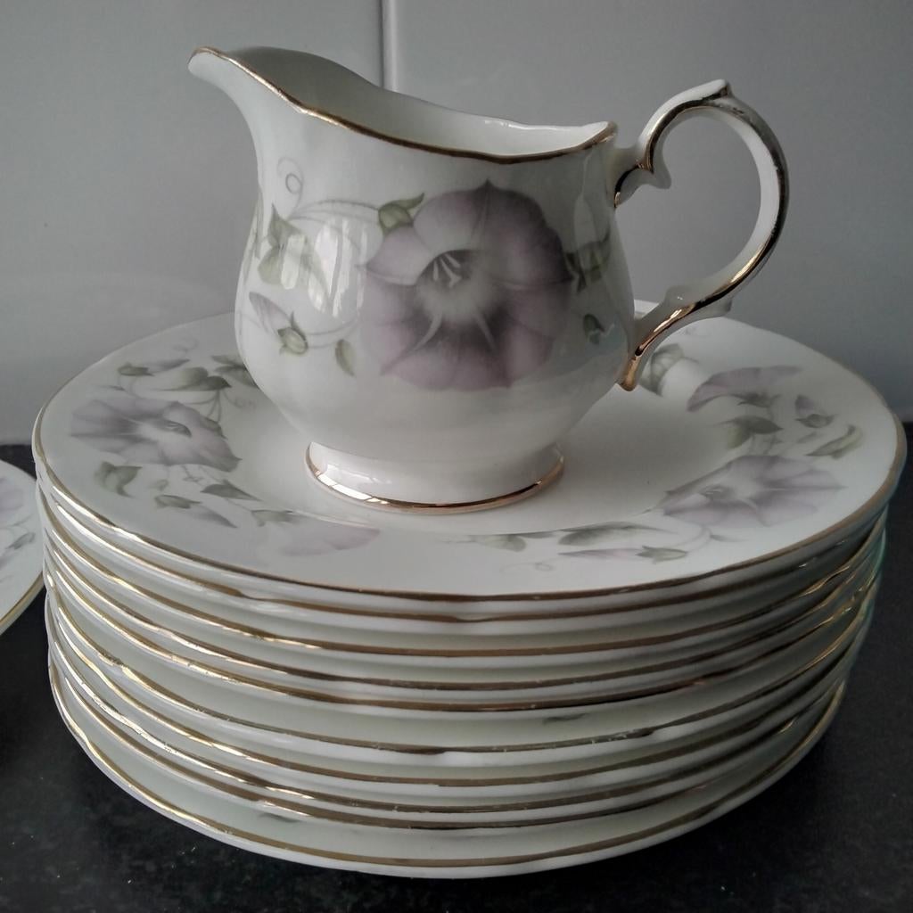 Engels Melkkannetje  en 11 taartbordjes  morning glory, Huis en Inrichting, Keuken | Servies, Overige typen, Ophalen of Verzenden