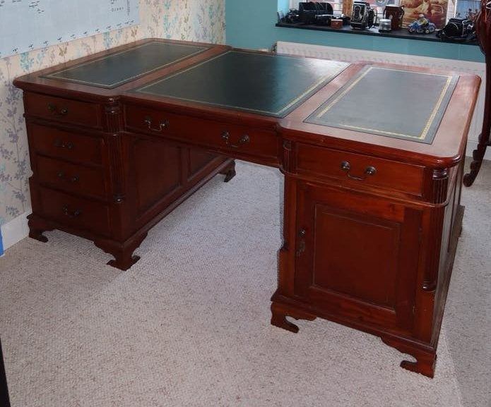 Klassiek Engels Bureau met Groen Lederen Blad, Huis en Inrichting, Overige typen, Gebruikt, Bruin, Ophalen of Verzenden