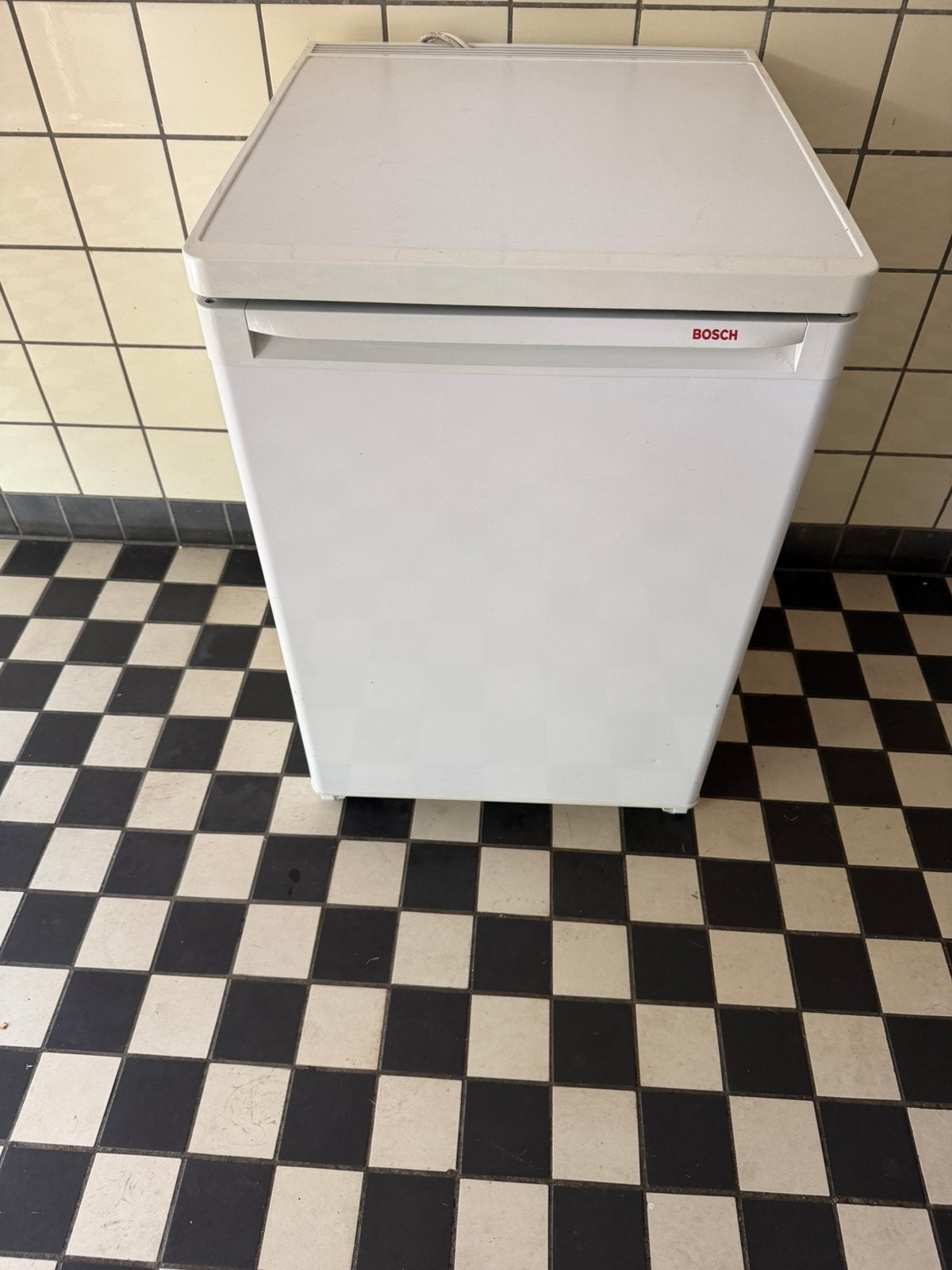 Goedwerkende Bosch koelkast  VASTE PRIJS 40 EURO, Witgoed en Apparatuur, Koelkasten en IJskasten, Zonder vriesvak, 100 tot 150 liter