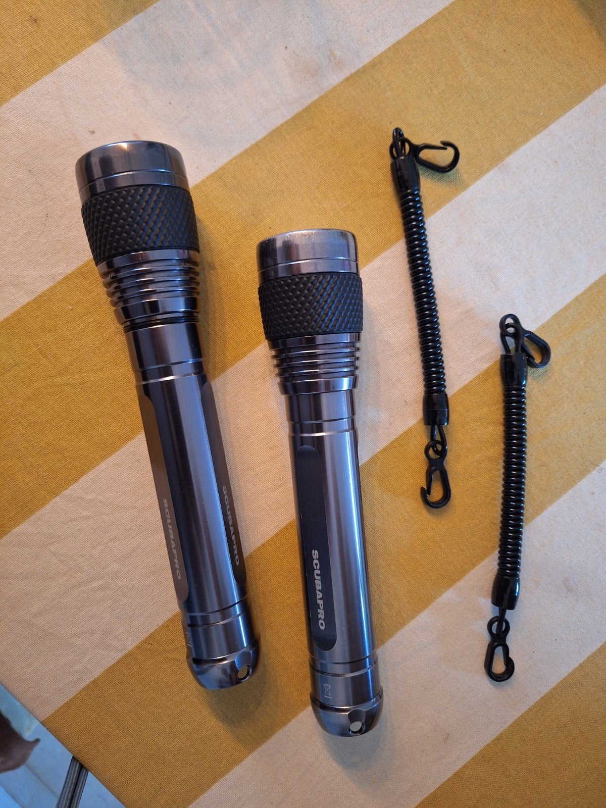 2 Scubapro Nova 230 LED Duiklampen, ook per stuk te koop, Watersport en Boten, Ophalen of Verzenden, Zo goed als nieuw, Duiklamp