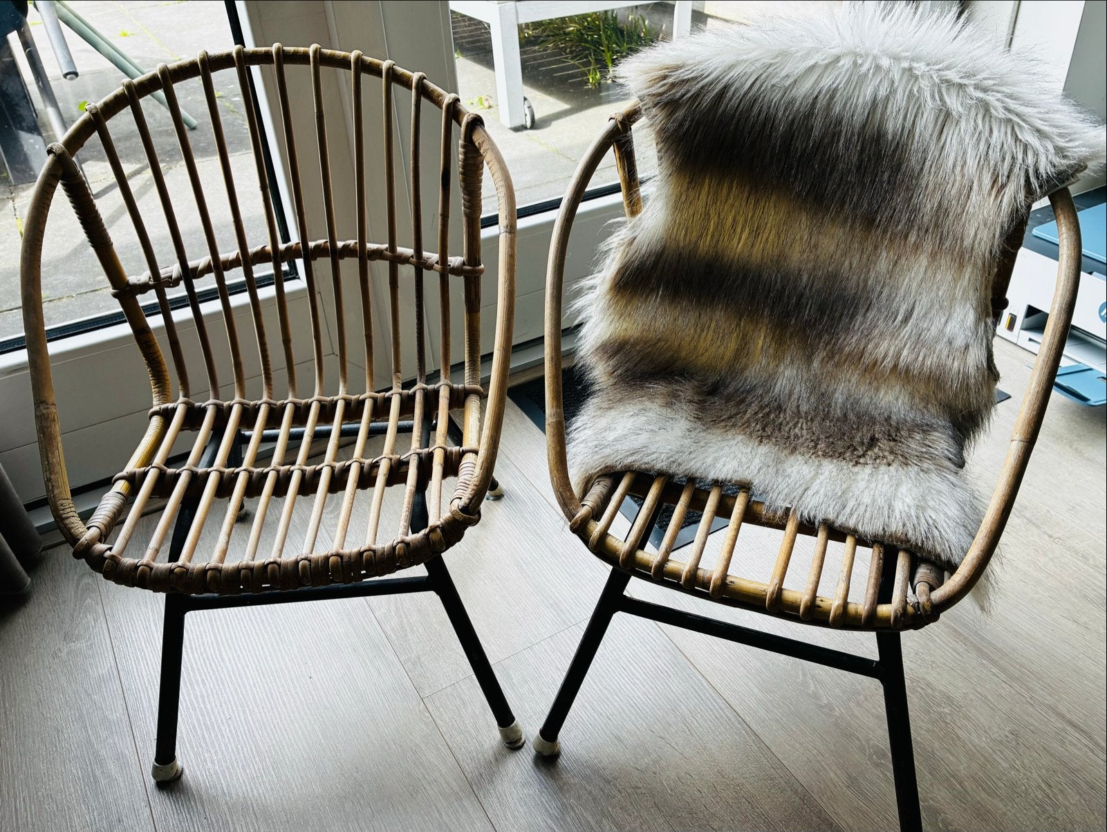 2 Rotan kinderstoeltjes, evt. met vachtjes, Ophalen, Gebruikt, Stoel