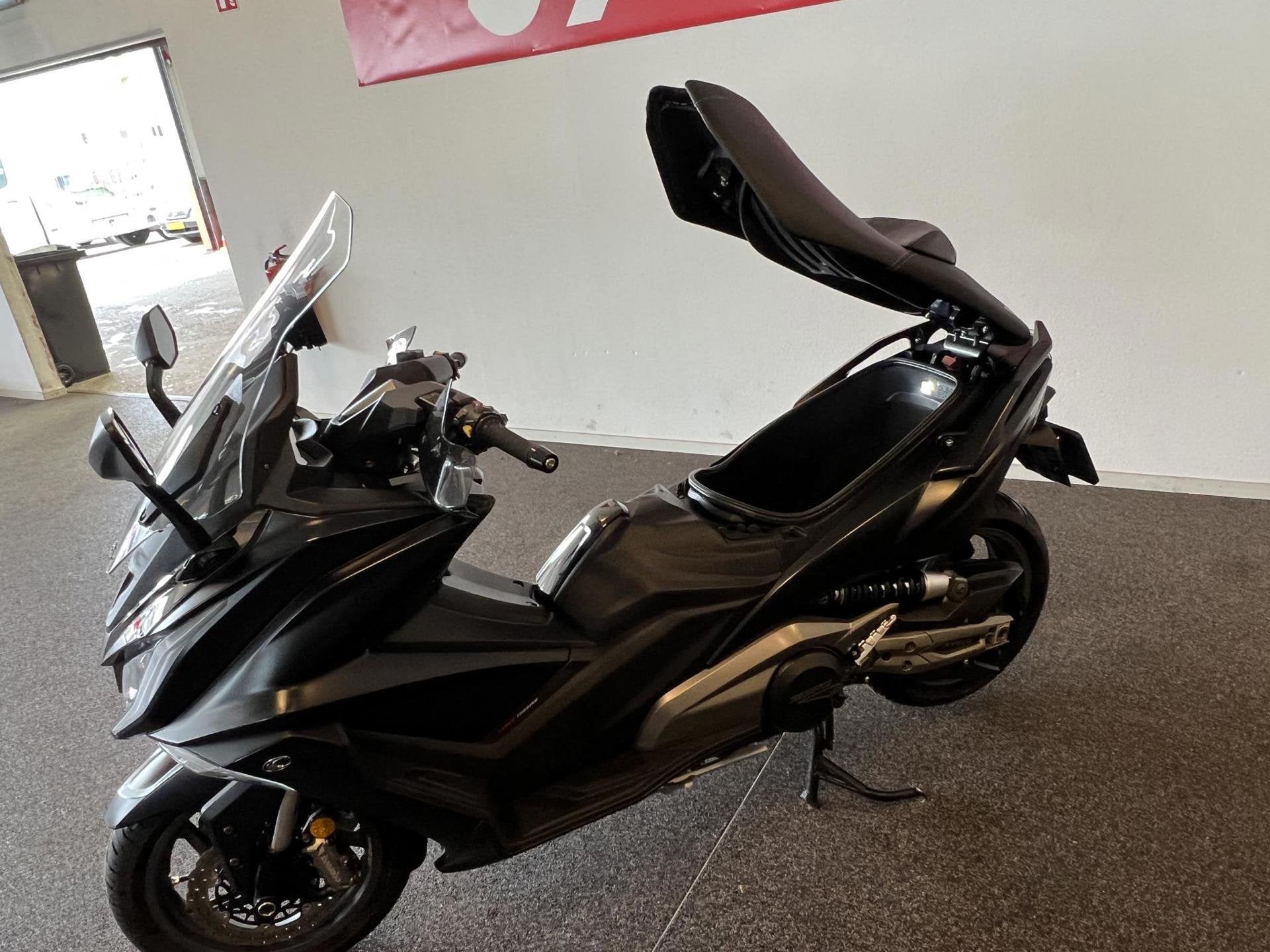 Kymco Scooter AK 550i BEENKLEED, ALARM, NOEDOO SYSTEEM, Motoren, Scooter, Kymco, Bedrijf, Meer dan 35 kW