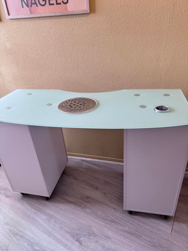 Nageltafel met afzuiging, Ophalen, Wit, Zo goed als nieuw, Handen en Nagels