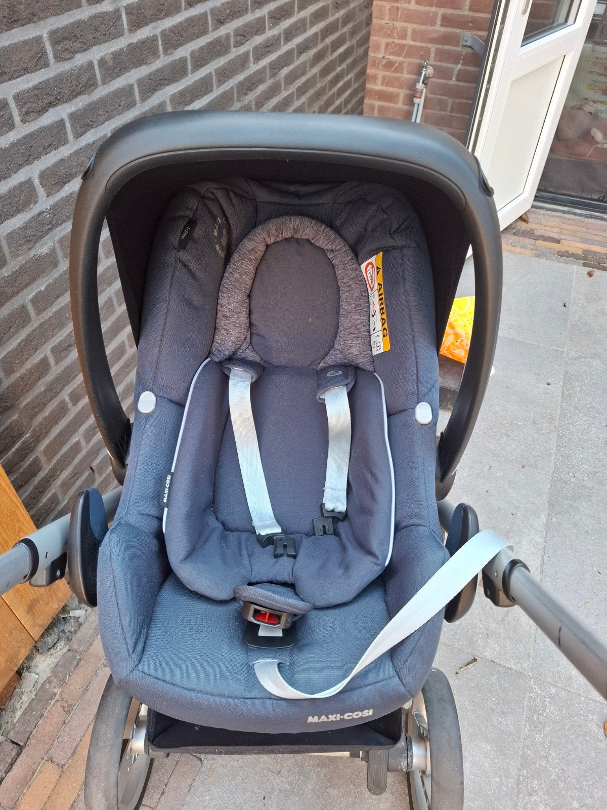 Foto 11 van Mutsy Traveller Combiwagen met Maxi-Cosi Rock Antraciet