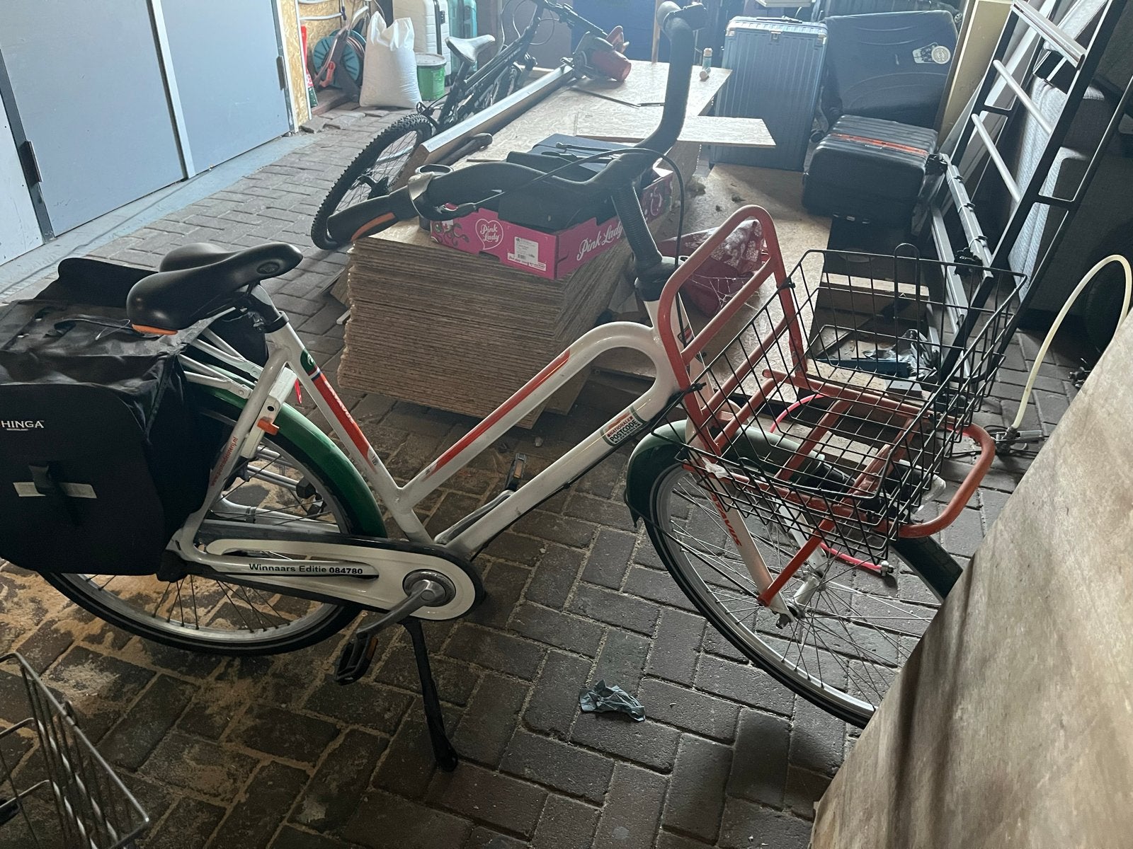 Leuke degelijke fiets met mand en fietstassen, Fietsen en Brommers, Fietsen | Dames | Damesfietsen, Velgrem, Versnellingen, Ophalen