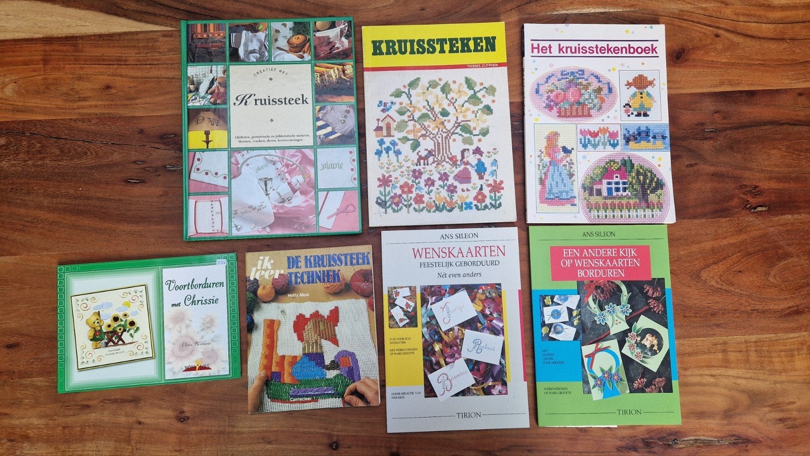 Mooie partij van 7 borduurboeken - Kruissteek & Wenskaarten, Boeken, Hobby en Vrije tijd, Ophalen of Verzenden, Gelezen, Borduren en Naaien