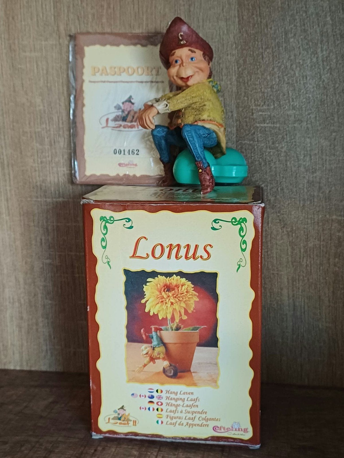 Laaf Lonus beeldje met paspoort en originele doos, Ophalen, Zo goed als nieuw, Beeldje of Poppetje