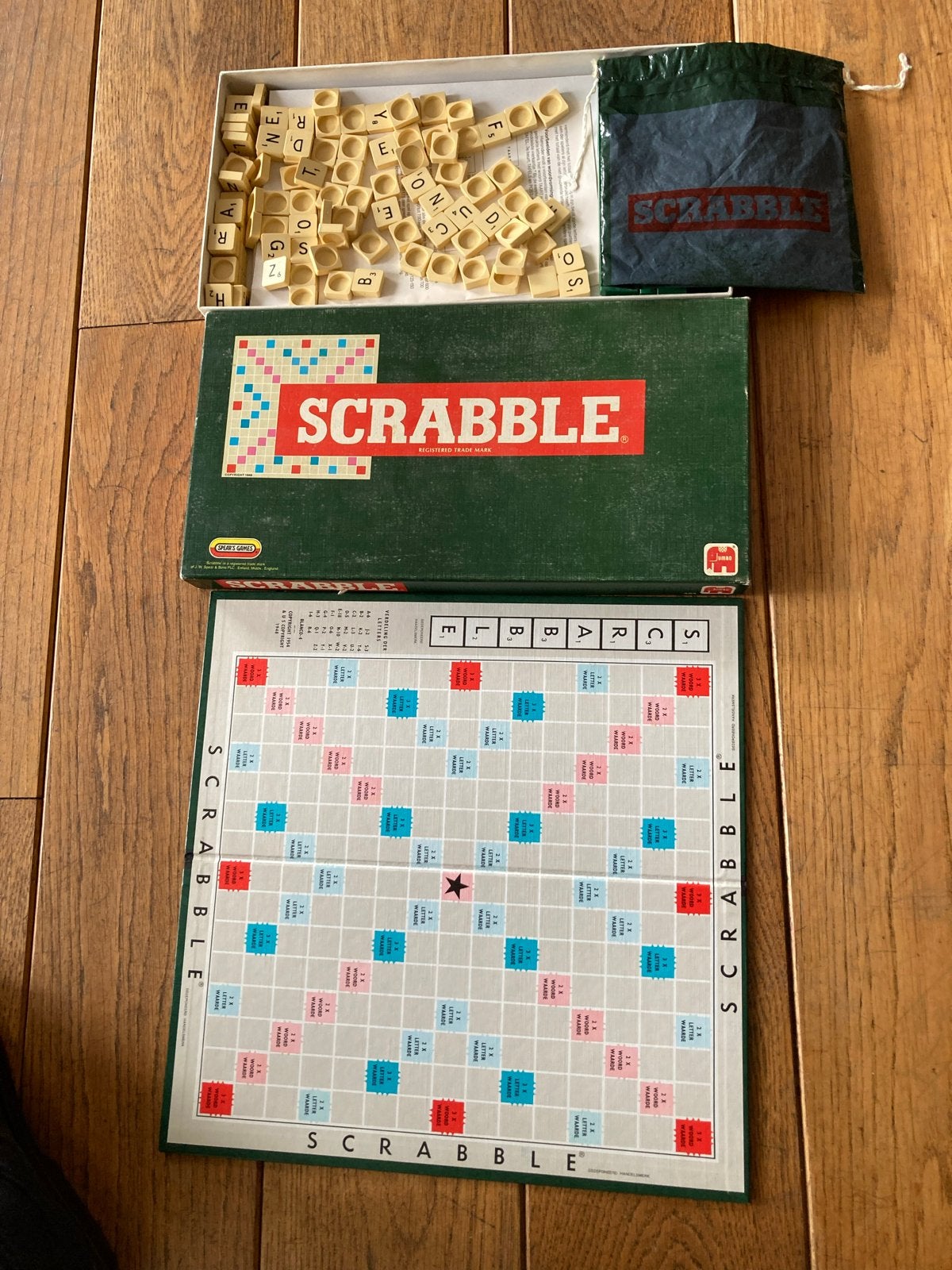 Scrabble bordspel - Compleet met alle letters, Drie of vier spelers, Ophalen of Verzenden, Zo goed als nieuw