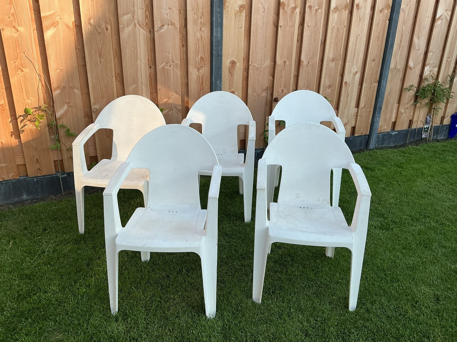 Hartman witte tuinstoelen Oxford Club - 5 stuks voor €15, Ophalen, Gebruikt, Kunststof, Stapelbaar