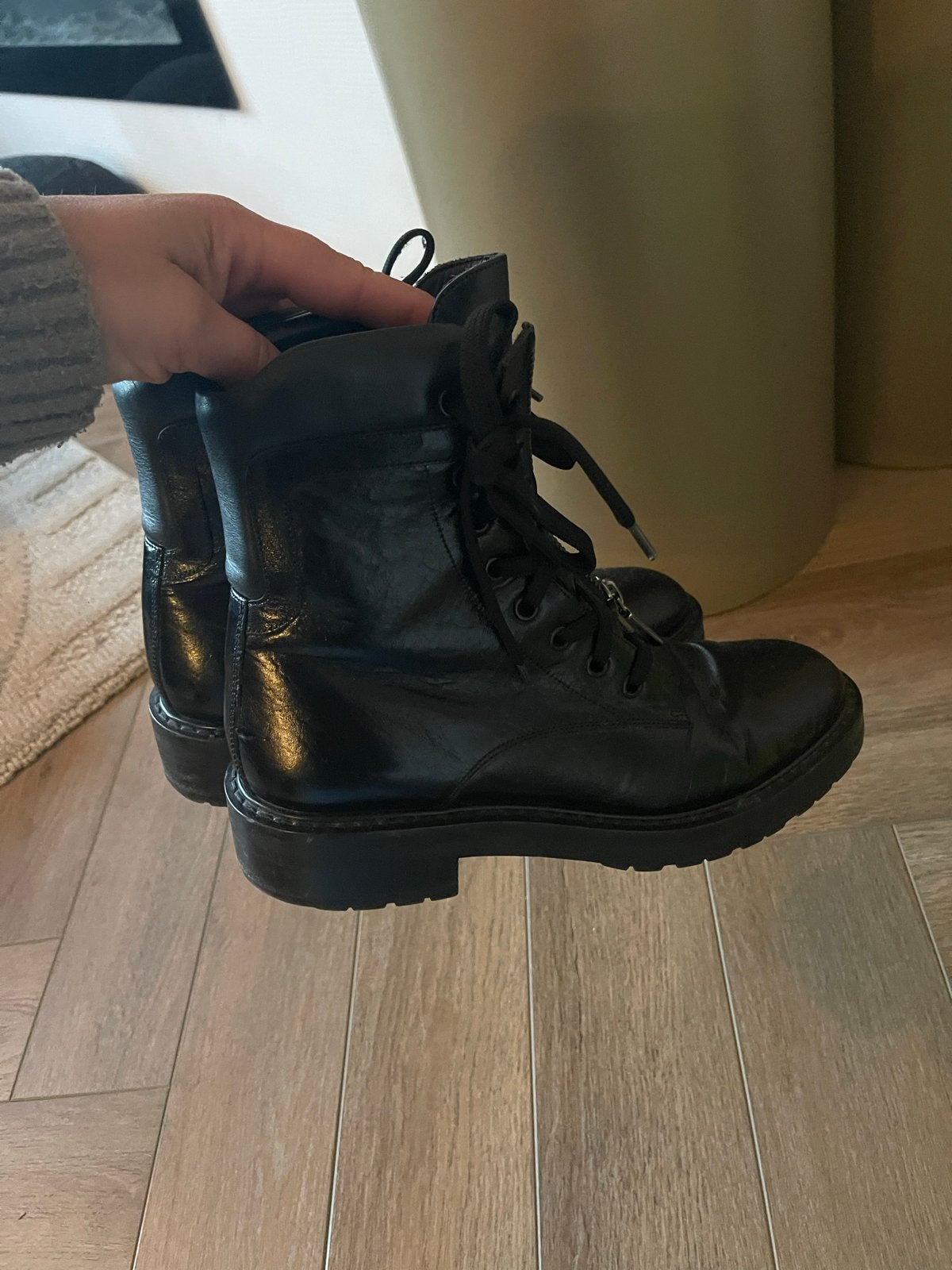 Saint Laurent Combat Boots Zwart Leer Maat 39.5, Verzenden, Gedragen, Zwart, Lage of Enkellaarzen