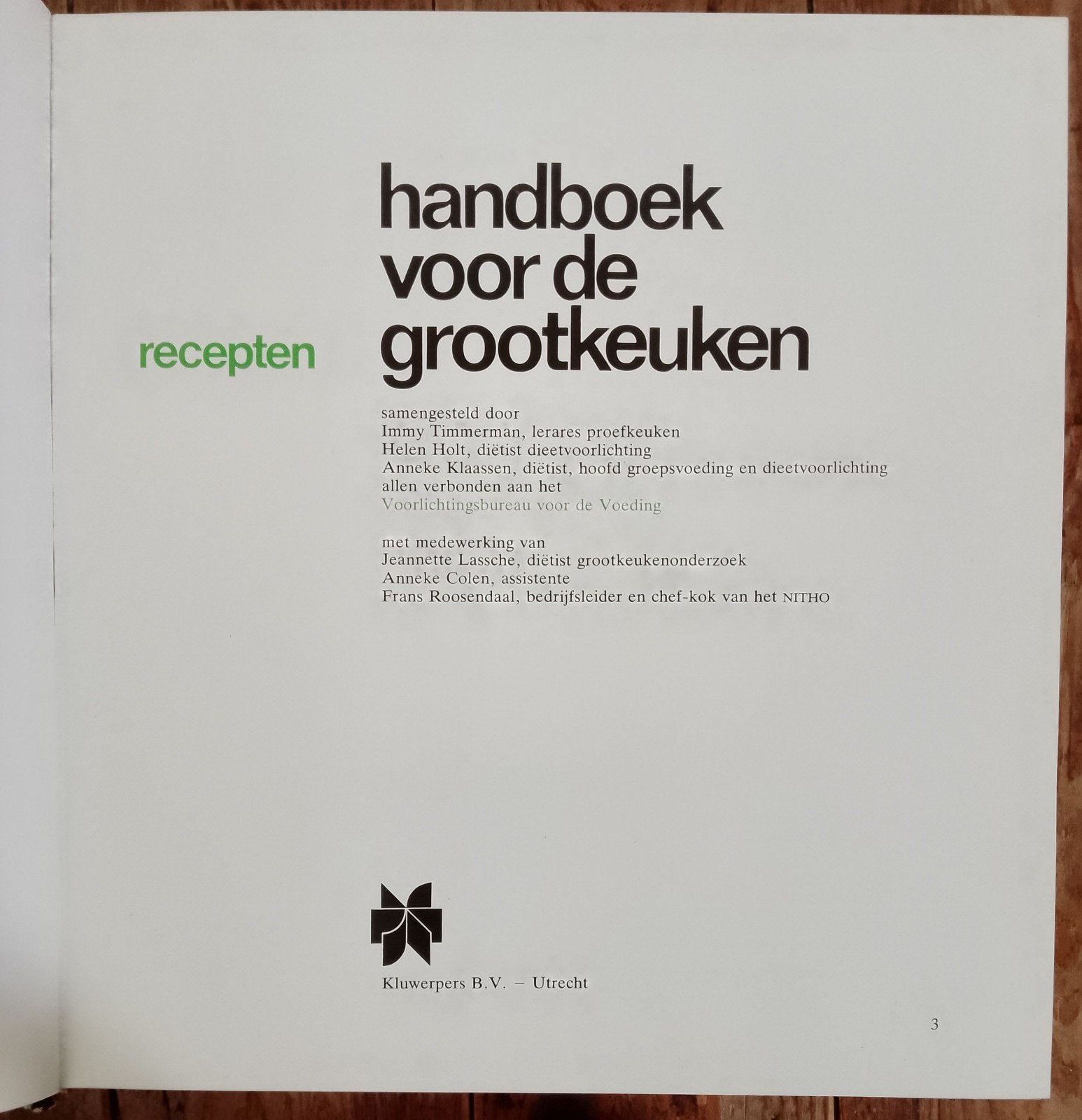 Handboek voor de Grootkeuken - Kluwerpers 1975, Ophalen of Verzenden, Gelezen, Immy Timmerman, Helen Holt, Anneke Klaassen e.a.