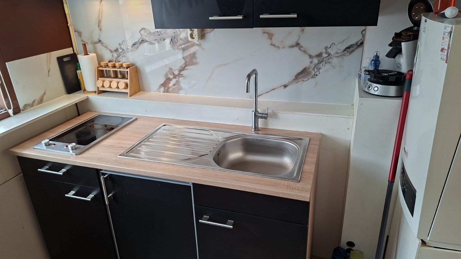 te huur grote zolderkamer  met keuken, Huizen en Kamers, Kamers te huur