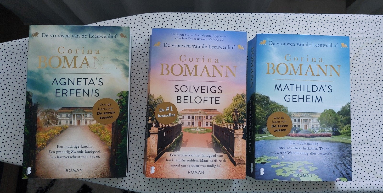Corina Bomann - De Vrouwen van de Leeuwenhof (3 boeken), Ophalen of Verzenden, Zo goed als nieuw, Corina Bomann, Nederland