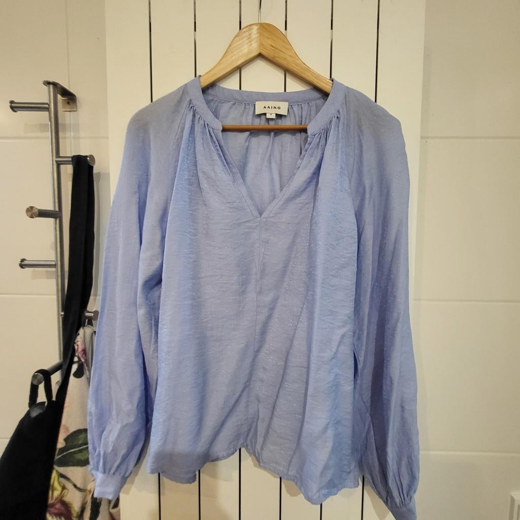 Aaiko blouse maat S lichtblauw, Ophalen of Verzenden, Zo goed als nieuw, Maat 38/40 (M), Blauw