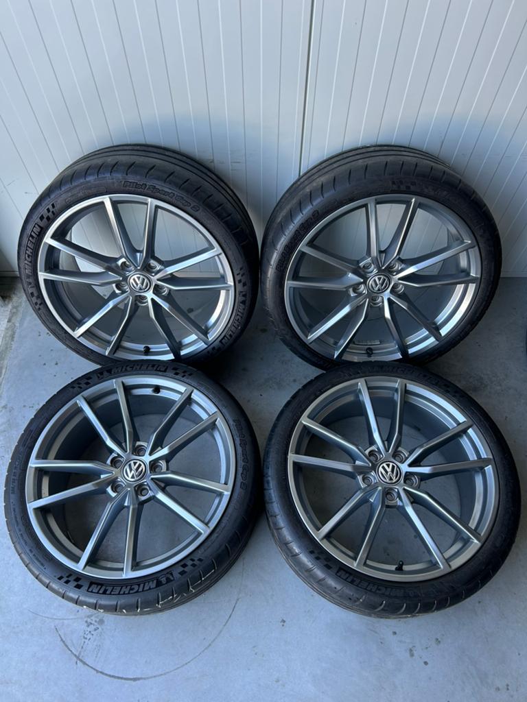 Originele Volkswagen Golf 7 R GTI Pretoria 5x112 19 Inch Zom, 19 inch, Banden en Velgen, Ophalen of Verzenden, 235 mm