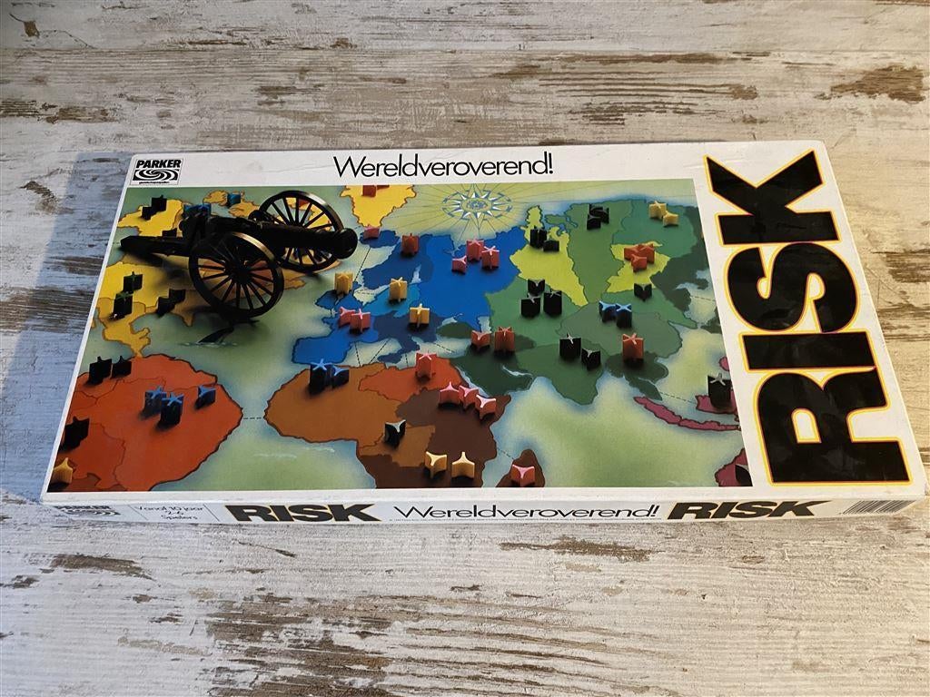 Risk witte doos wereldveroverend klassiek bordspel [s264], Hobby en Vrije tijd, Gezelschapsspellen | Bordspellen, Verzenden, Zo goed als nieuw