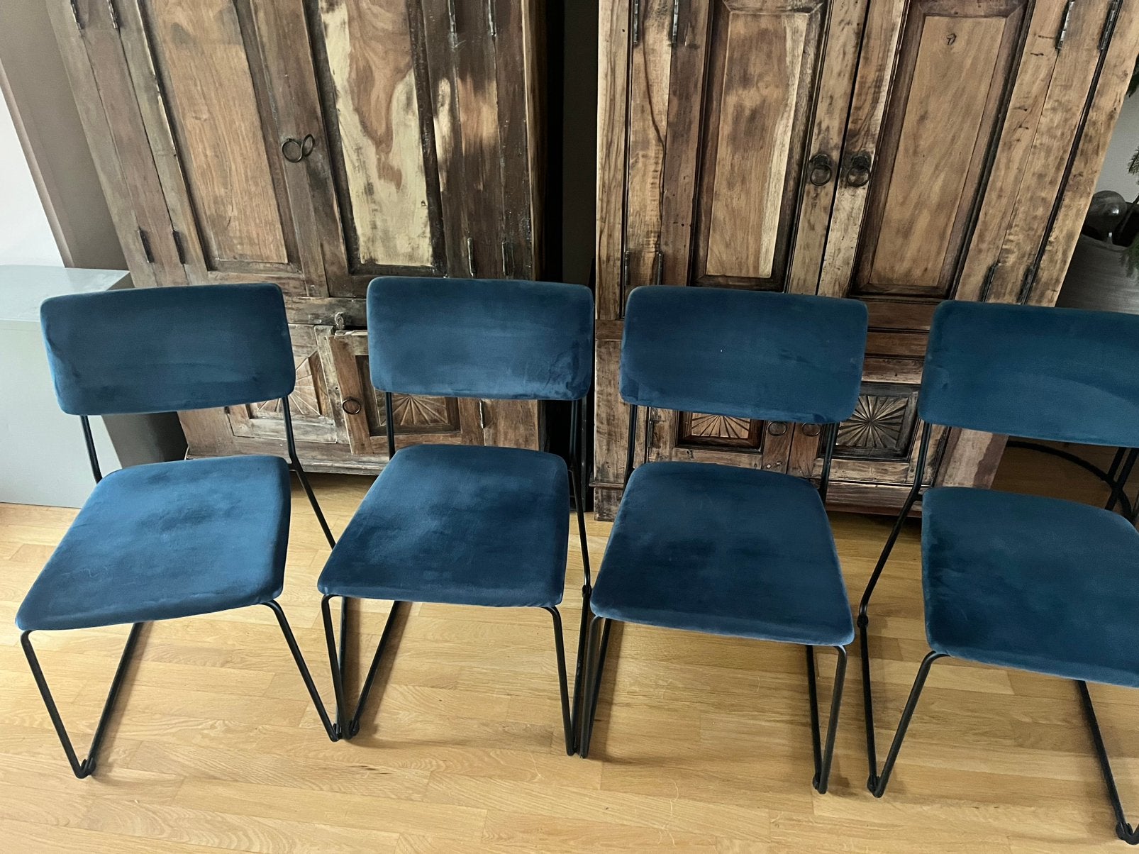 4 blauwe eetkamerstoelen Izeda Leen Bakker, Ophalen, Zo goed als nieuw, Blauw