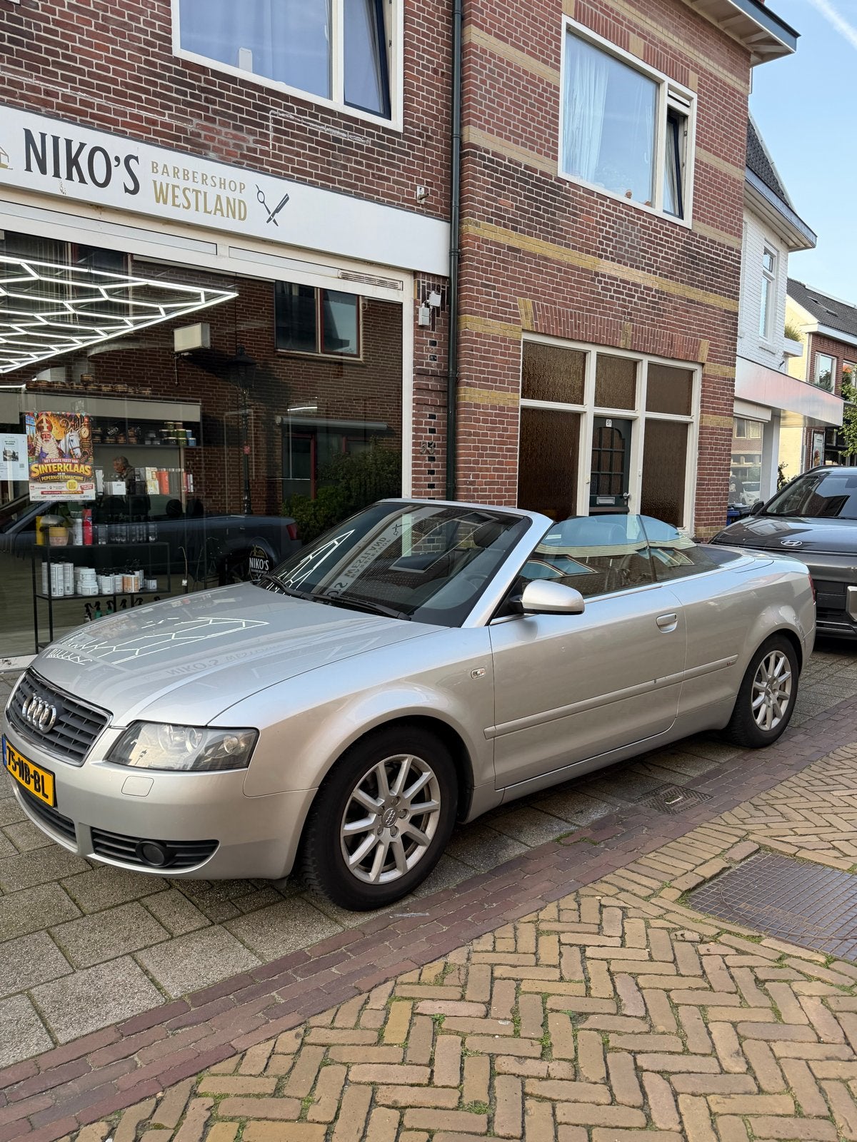 Audi A4 2.4 V6 125KW Cabrio AUT 2002 Grijs, Auto's, Cabriolet, 4 stoelen, A4, 10 km/l