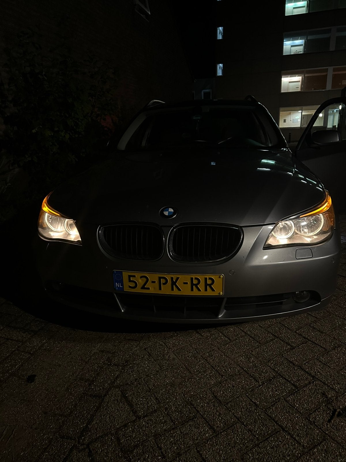 BMW 5-Serie 2.5 I 525 Touring AUT 2004 Grijs, Auto's, Automaat, Achterwielaandrijving, 2000 kg, Stationwagon