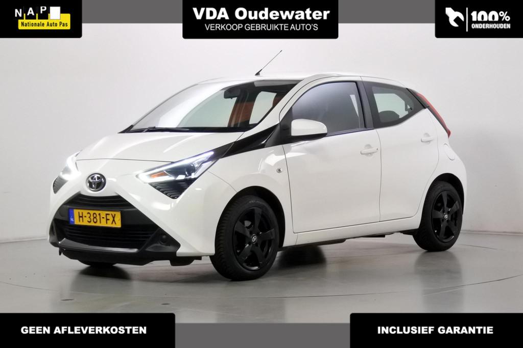 Toyota Aygo 1.0 VVT-i X-play LMV Navigatie, Voorwielaandrijving, Stof, Gebruikt, 4 stoelen