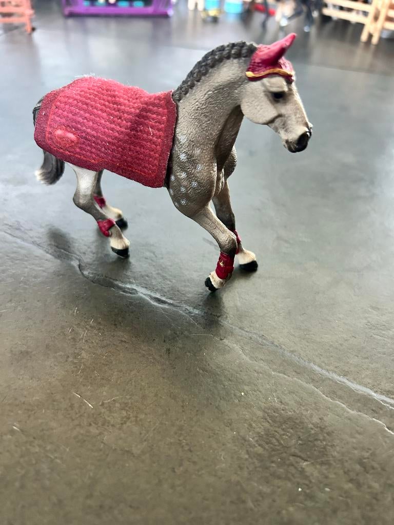 Schleich paard met dekje en beenbeschermers, Ophalen, Zo goed als nieuw