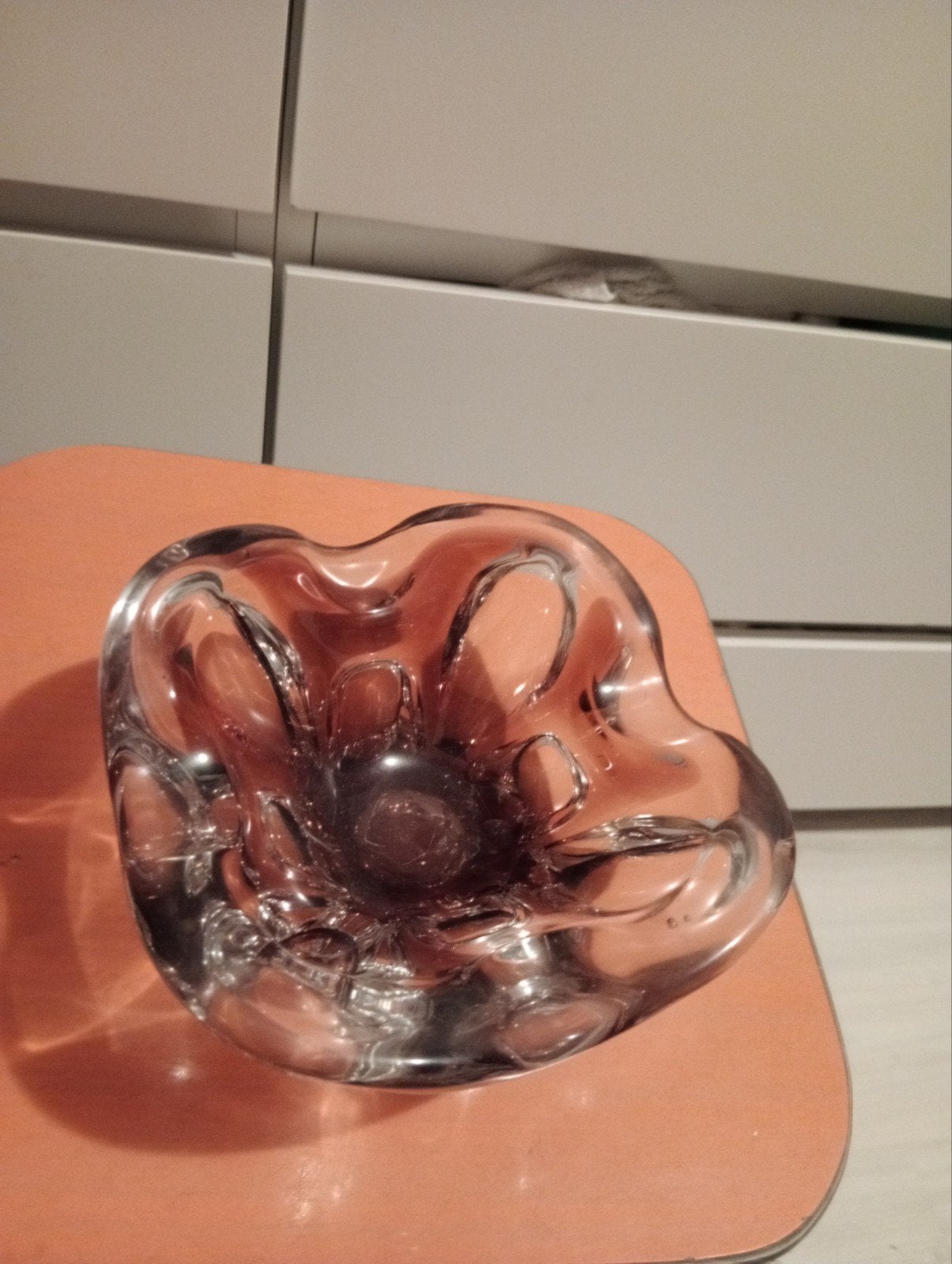 Vintage glazen asbak/schaal, hartvormig, paars getint, Ophalen