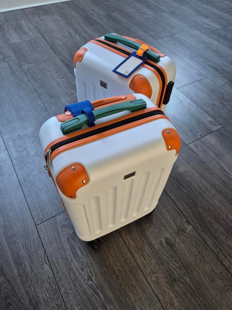 2 postcodeloterij koffers, Wieltjes, 50 tot 60 cm, Hard kunststof, Nieuw